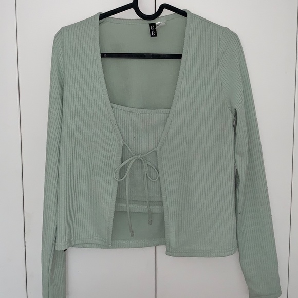 Cute long sleeve tie top and tank top set - Picture 1 of 4